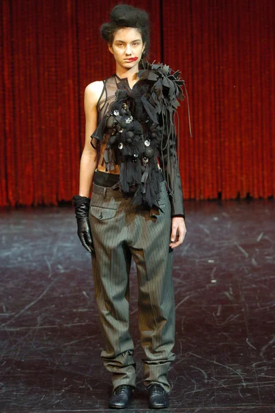 Look 16